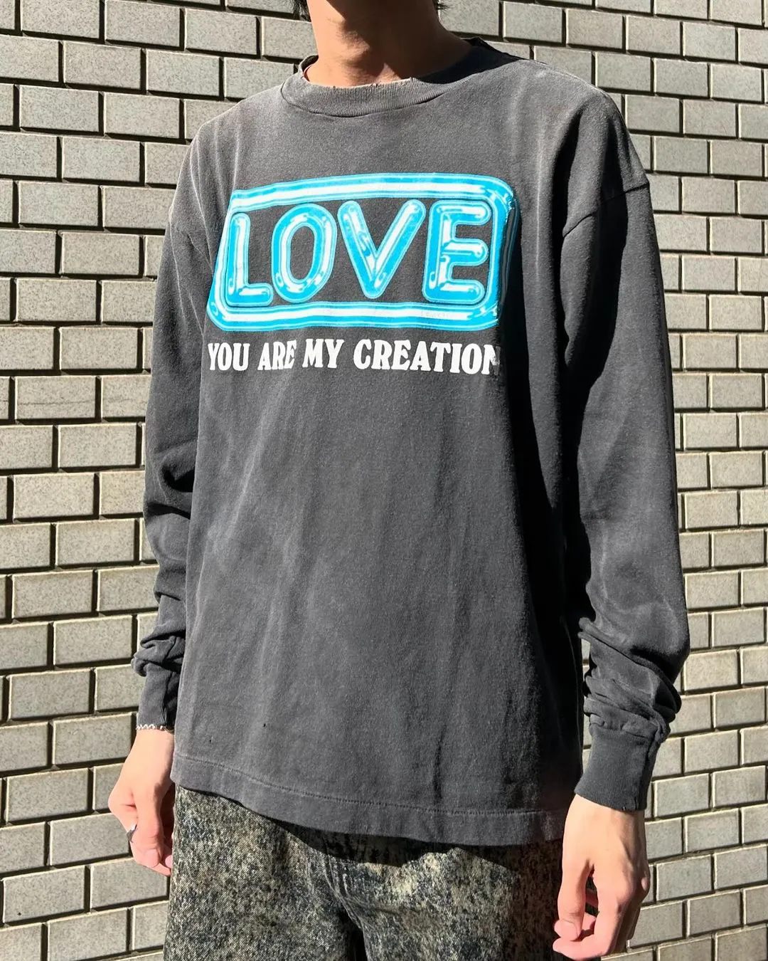 SAINT Mxxxxxx LS TEE/LOVE/BLK LOVE Love Thousand Paper Cranes distressed long sleeves with holes, washed black S-XL, look for cylindrical fabrics without side seams, don’t buy open ones anymore, boring Assute ready-made garments dyed, the whole piece is spray-painted and faded, the collar and cuffs are frayed, many places are worn, the original printing is restored/accessories are complete, with little angel anti-counterfeiting label